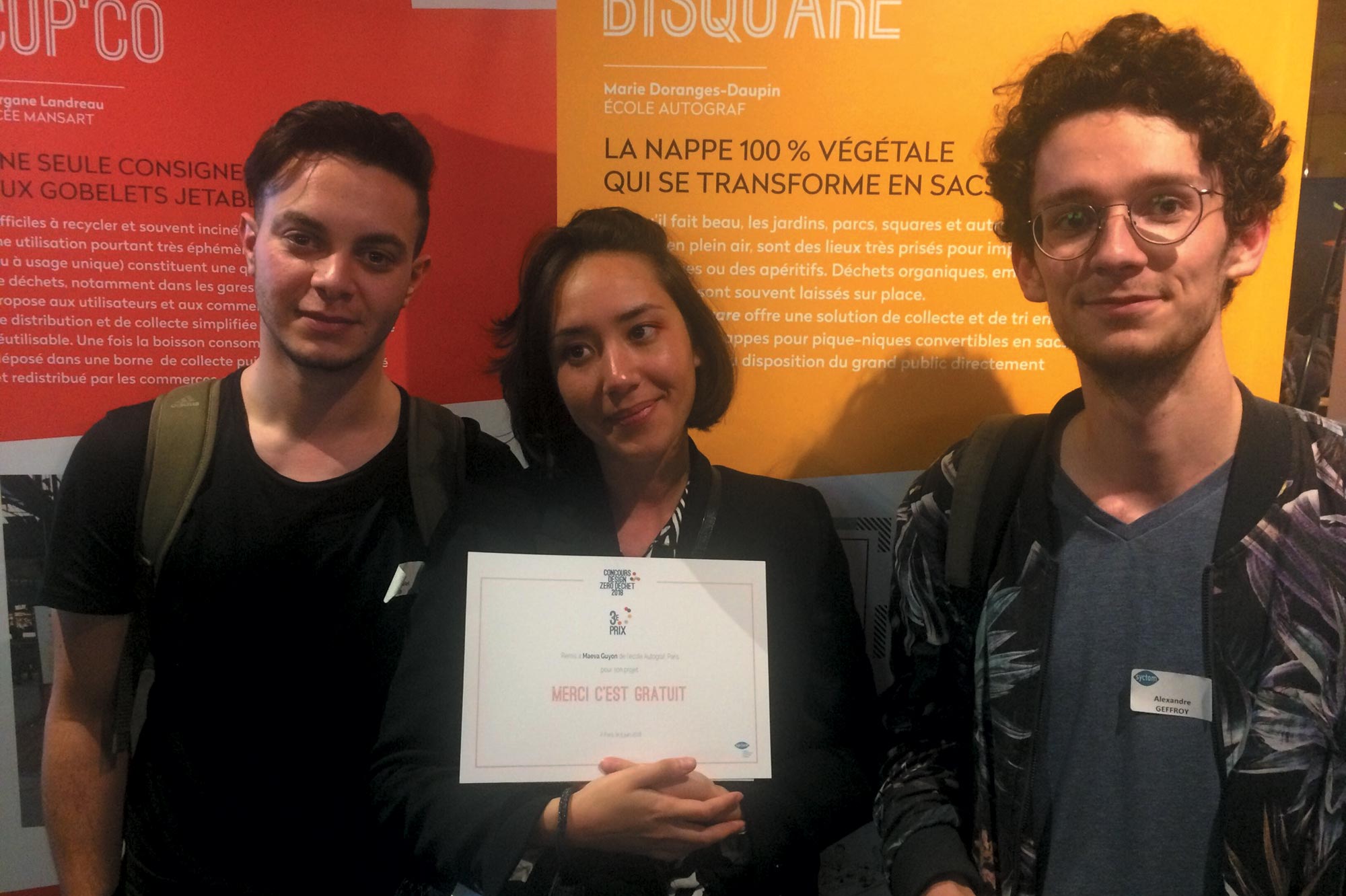 Abdel Jalel Chib, Alexandre Geffroy and Maeva Guyon were awarded the 3rd prize for their project «Merci, c’est gratuit».